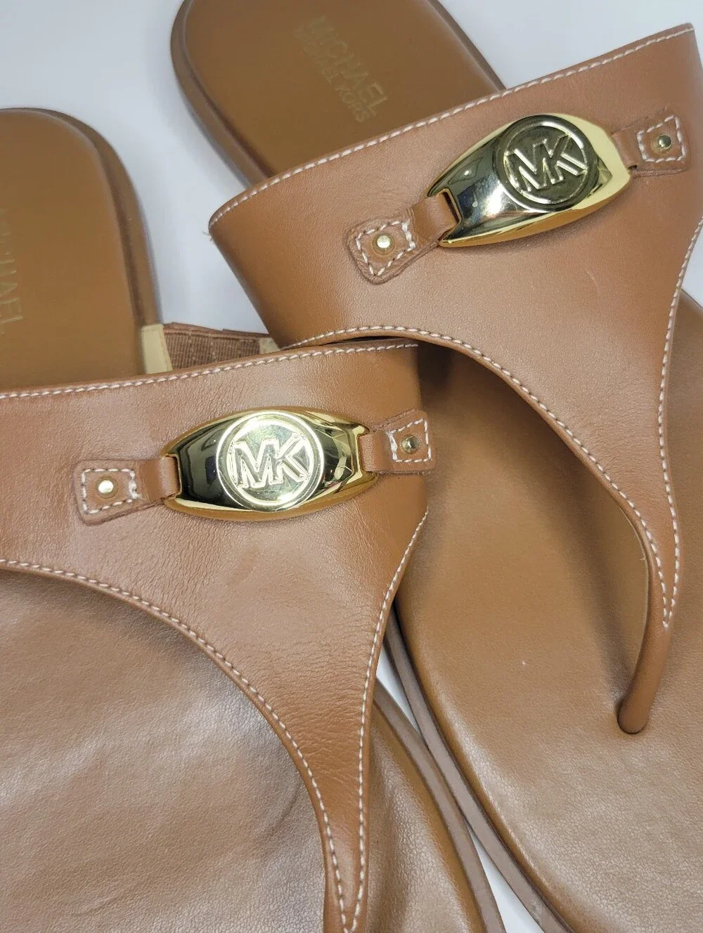 Michael Kors Tilly Thong Sandals Womens Sz 9 Luggage Brown Leather Gold MK Logo